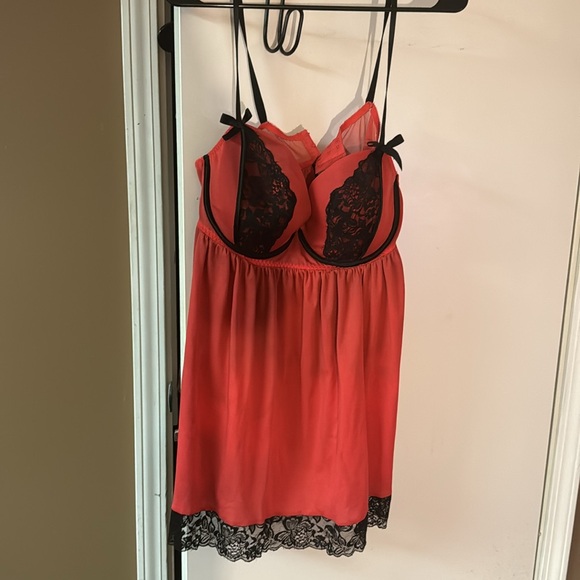Coral and black camisole. - Picture 2 of 4